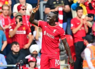 Mané makes history as Liverpool beat Crystal Palace at Anfield to go top Mané makes history as Liverpool goes top