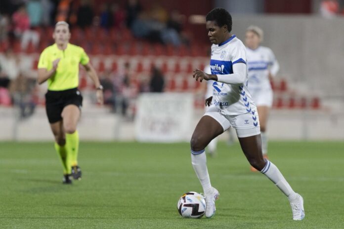 Gift Monday in action during La Liga F